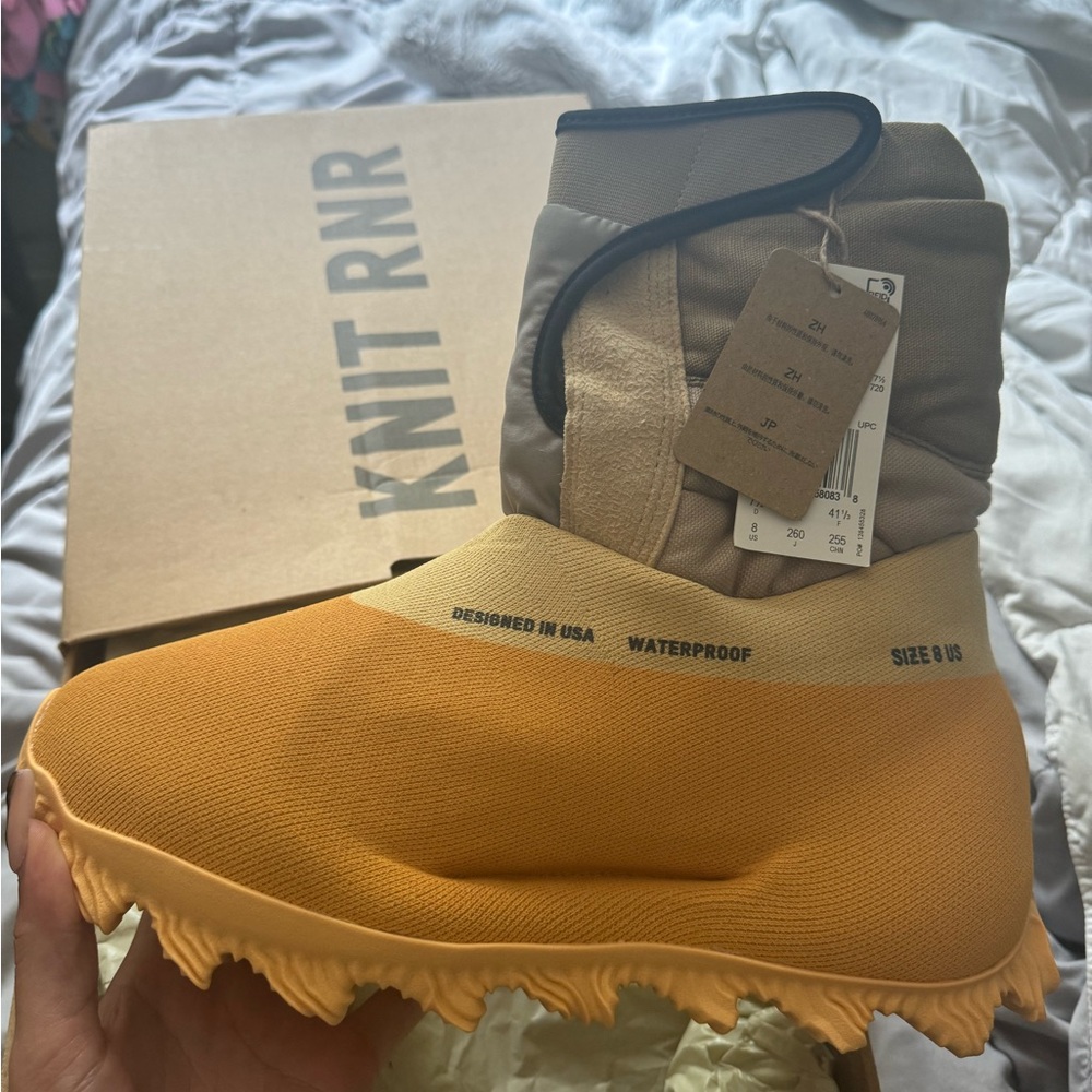 adidas Yeezy Sulfur Knit RNR BT - Picture 7 of 7